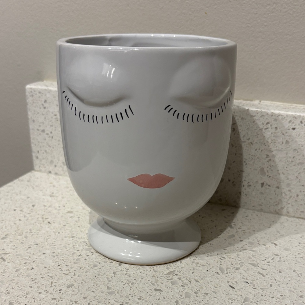 Elegant Face Planter